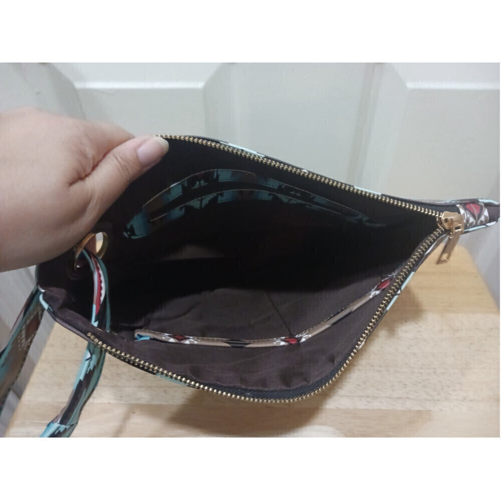 Geometric Pattern Clutch Bag - Picture 6 of 9